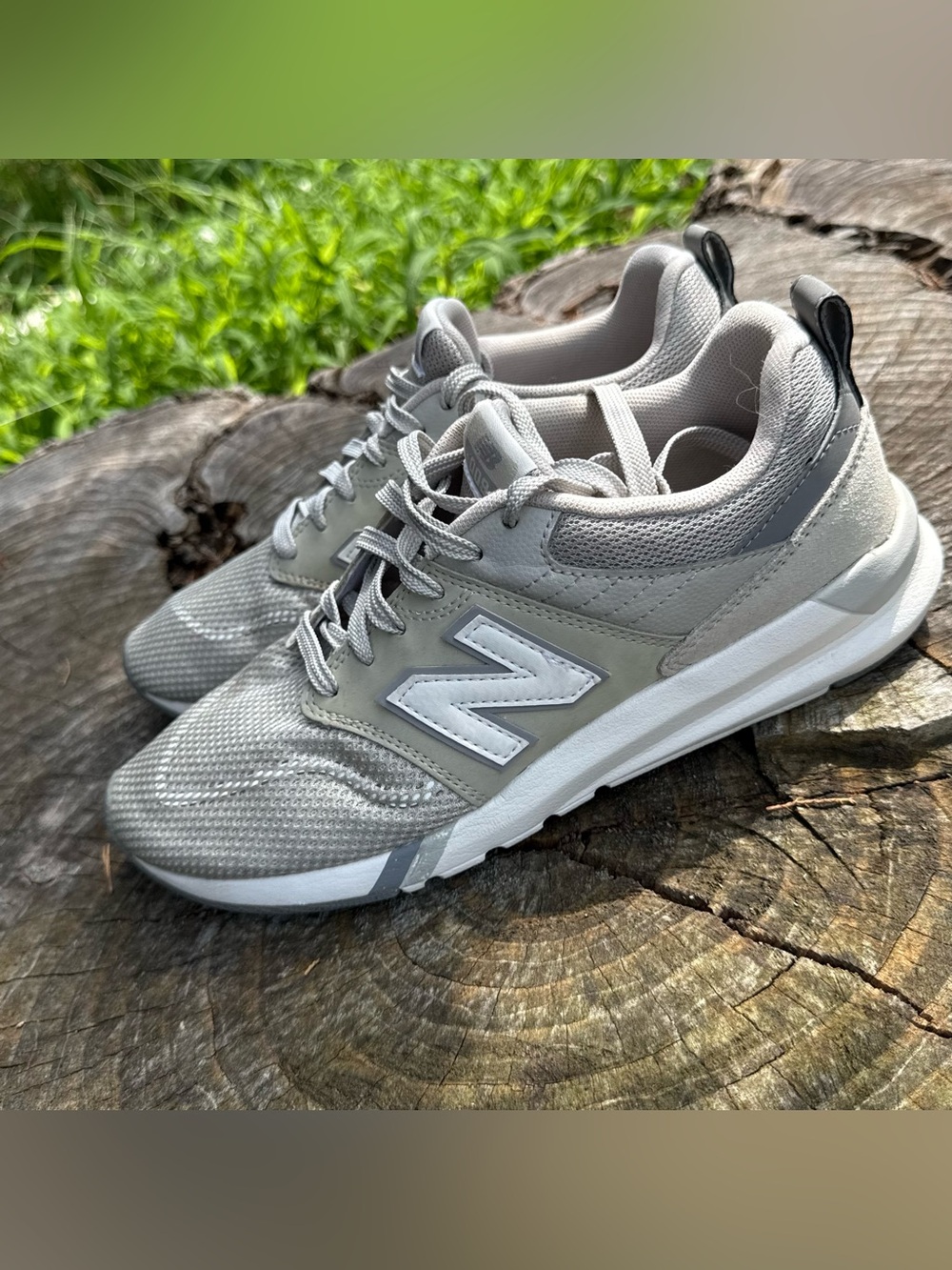 Women New Balance 009v1 Running Shoes Lace-Up, Low Top, Light Cliff Grey size 8.